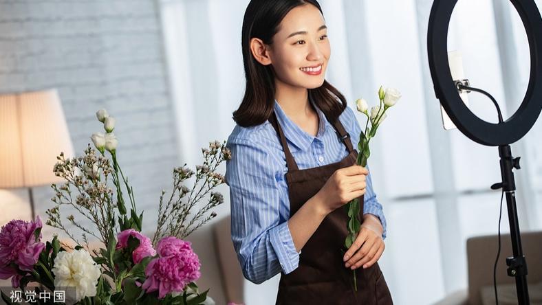 日活过亿,快手直播播什么?